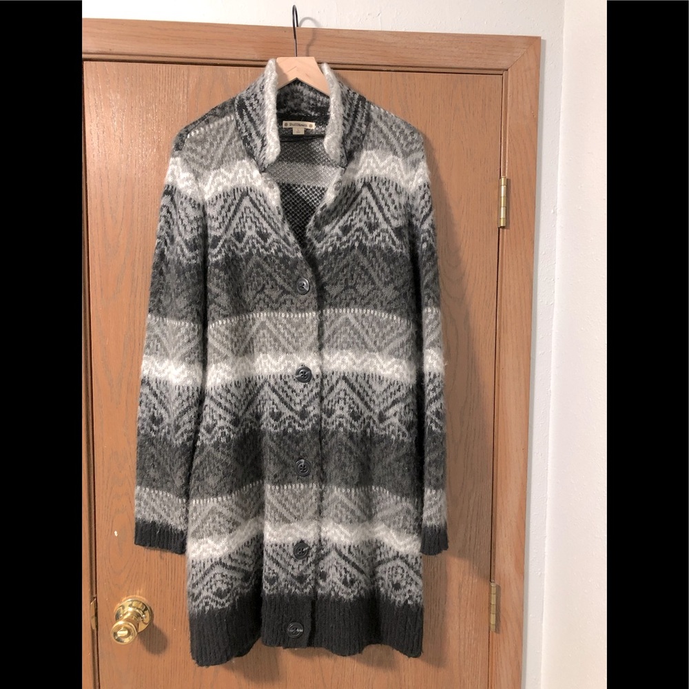 Used in a very good condition. Ruff Hewn. Size L.